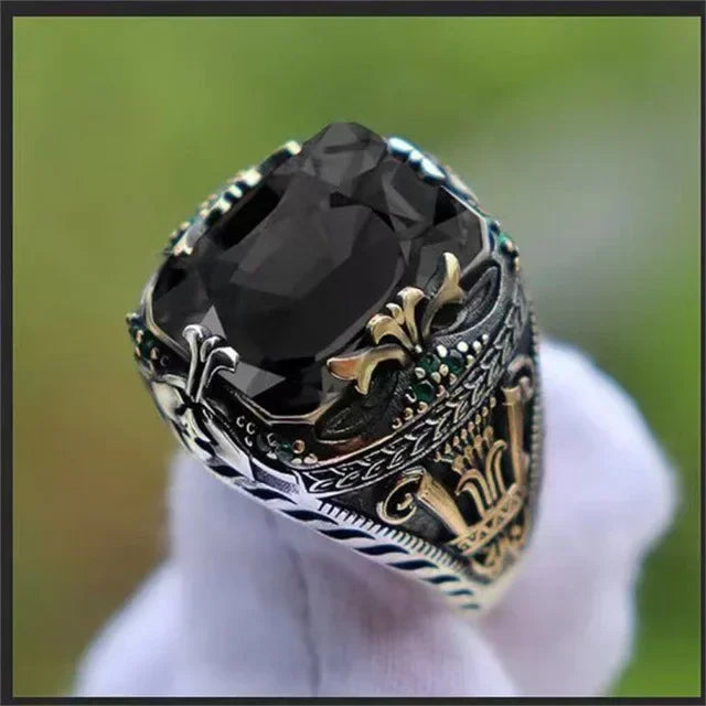 Men’s Luxury Emerald Inlaid Ring – Retro Domineering Style Party Jewelry